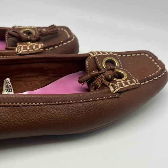 Isaac Mizrahi Brown Leather Loafers with Gold Details - Picture 5 of 6